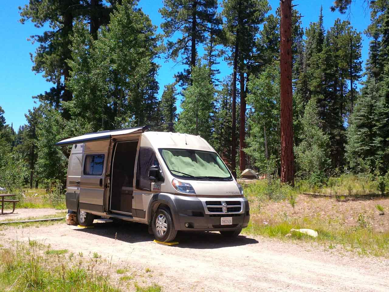 Pleasant Surprise DeMotte was! Plenty of elbow room btw sites. Nice views. Walking distance to General Store and Kaibab Lodge Dining Room. No showers, though. Great Find!