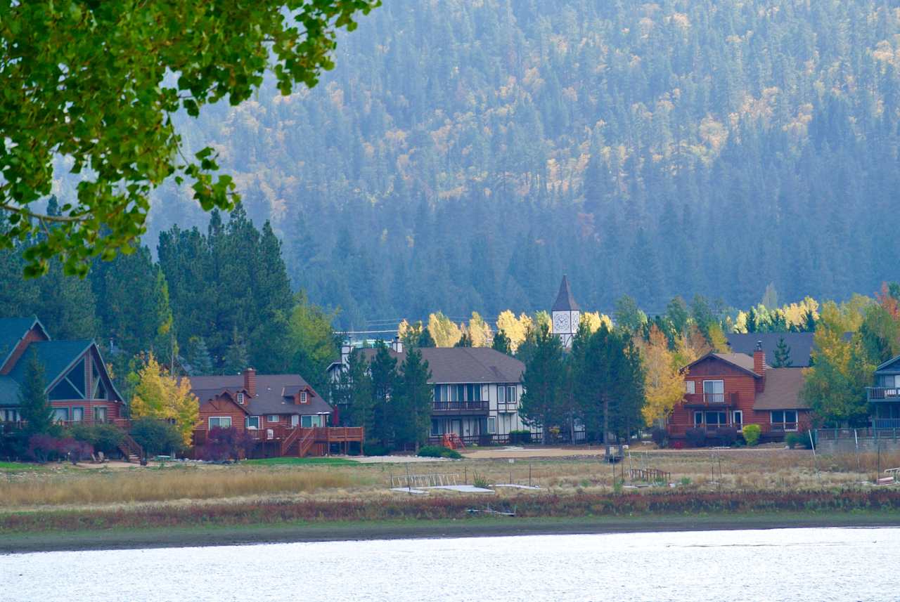 A view of the south shore, from the north shore. In the fall, of course!