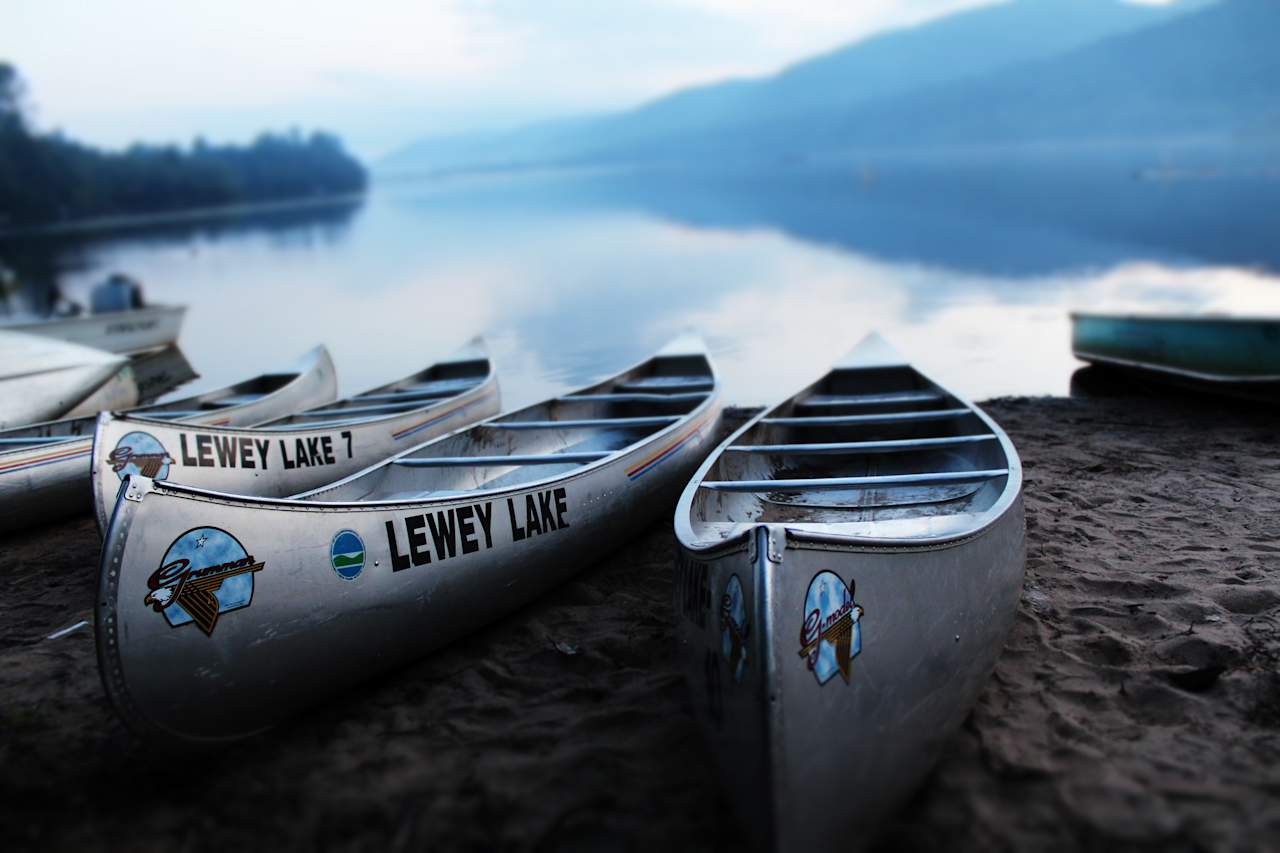 Boat rentals at Lewey Lake