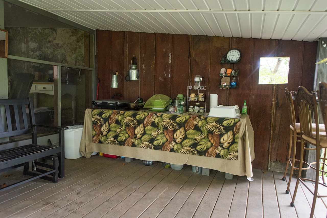 Nice little kitchen setup that covers all the basics.