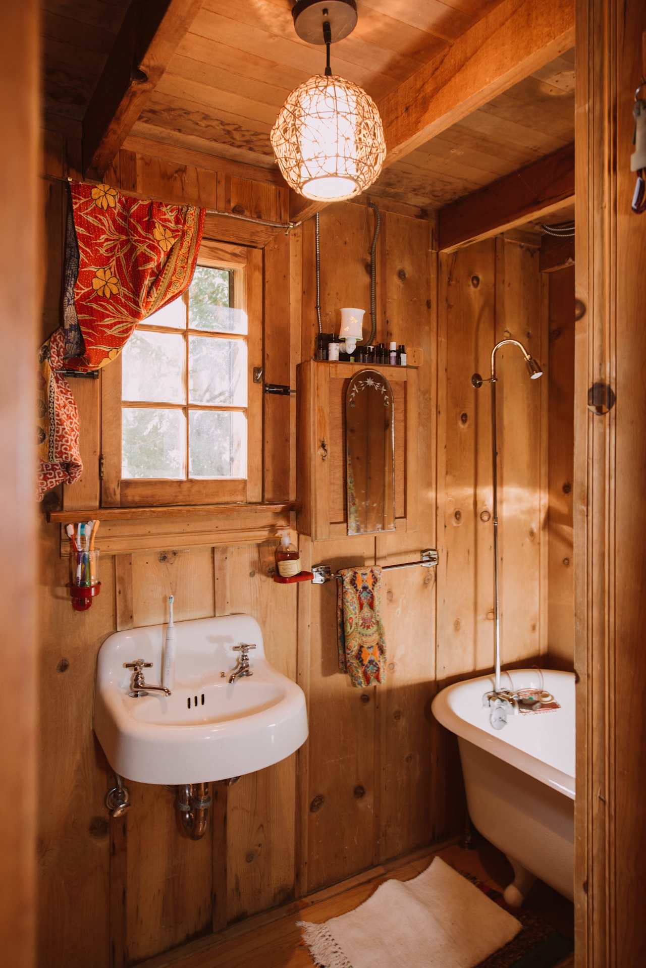 Wonderful bathroom (showerhead wasnt working though)  but the hot water was a welcome during their cold 45 degree nights