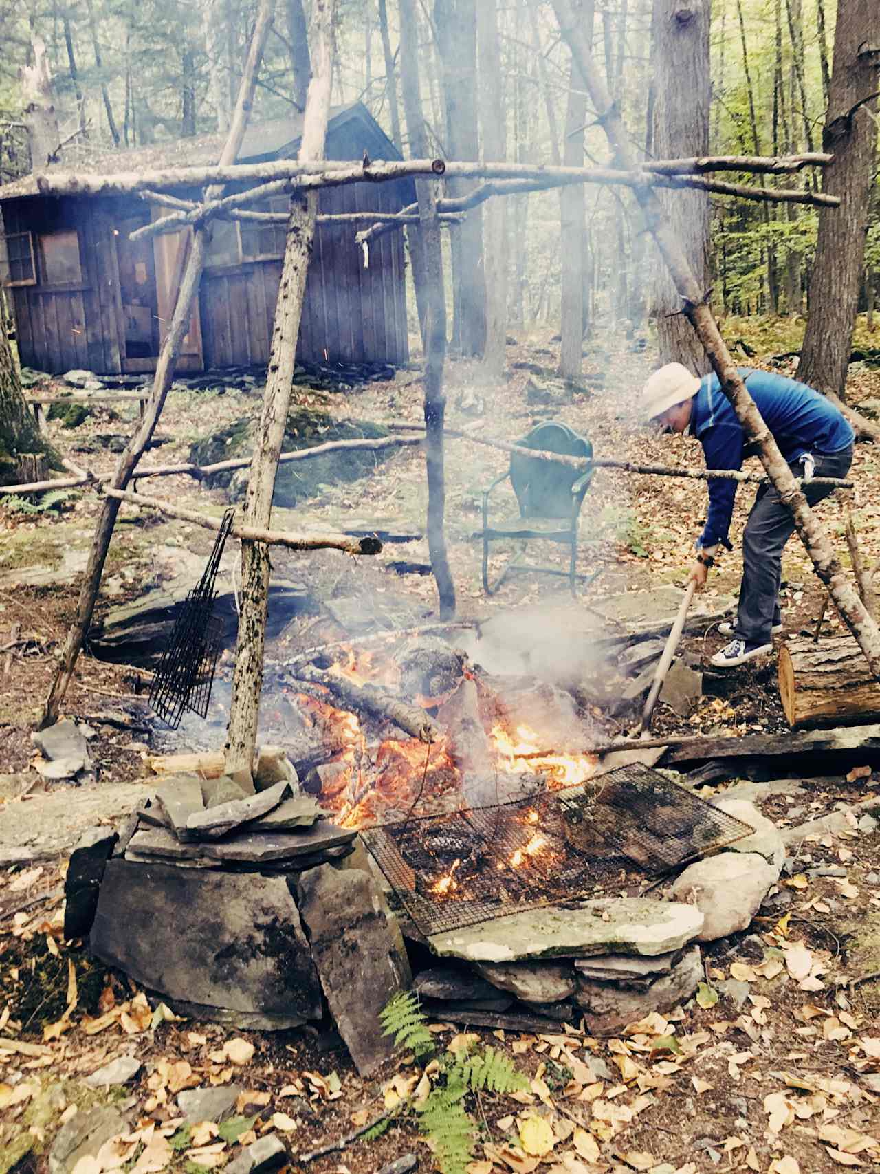 Host can stoke & build a fire for you & your guests. Other ammenities available: grocerie shopping, hikes, local antiques tours, fishing trips, & guided foriaging trips with catered meals often cooked over open fire. Additonal costs apply. Inquire with rental.