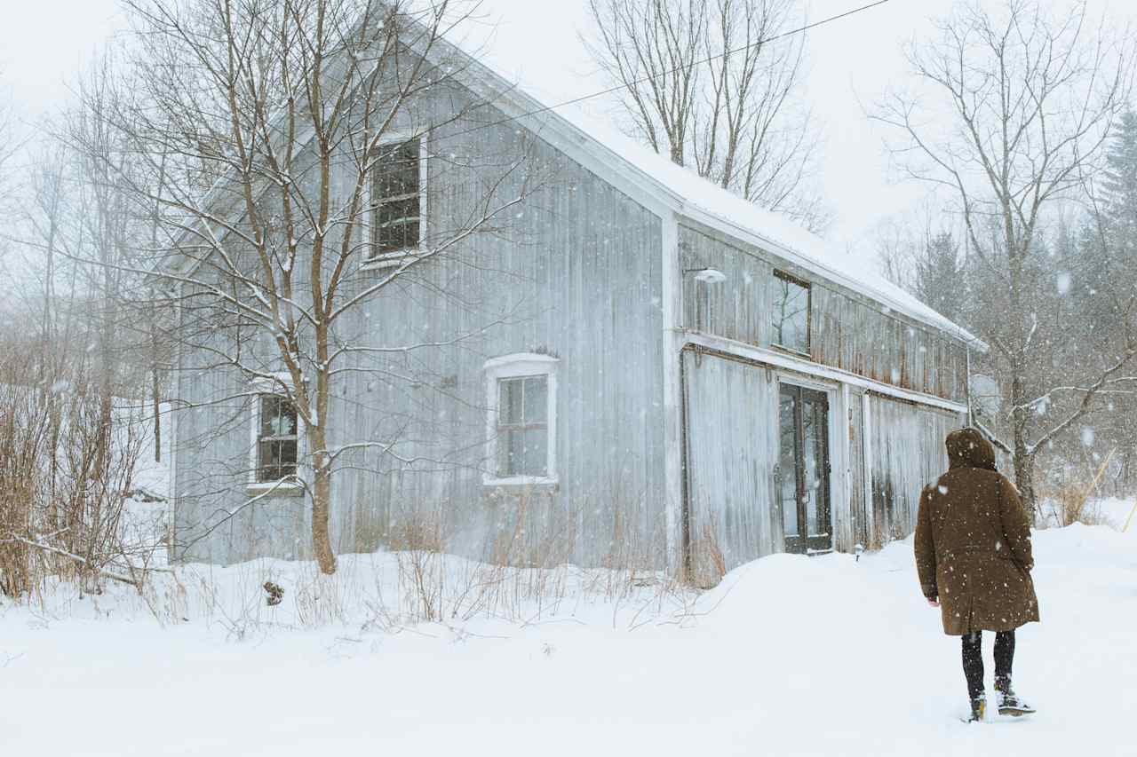 Loftbarn in the snow