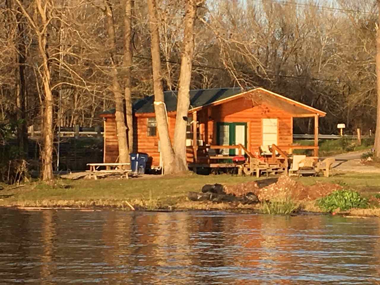 B&R Lakeside Cabins & RVs