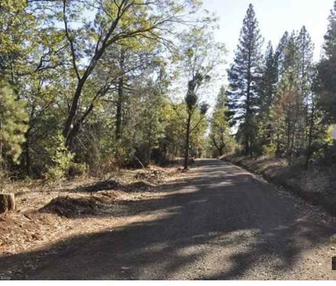 Gravel road to location