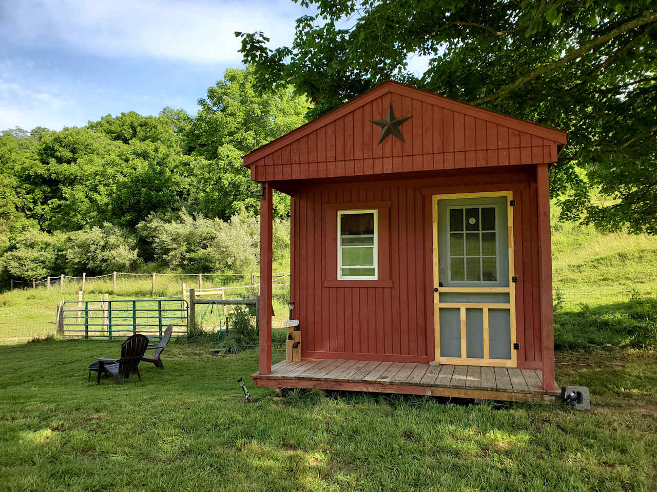 The Lil Red Ranch House