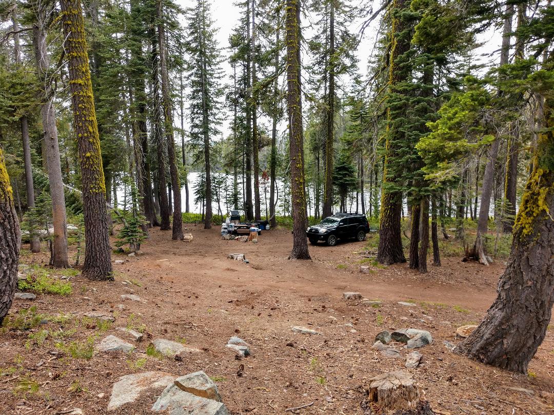 Beautiful little campground right on the lake!