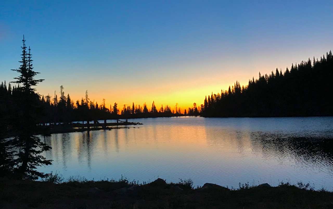 This is not Twin Lakes Campground, but rather nearby  Cleveland Lake Campground.  They won't let me delete the caption they posted