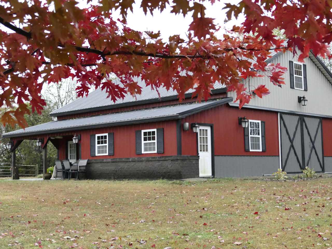 THE TACK ROOM is INCLUDED with THE ART BARN rental.  Fantastic glamping package for groups. THE ART BARN 40' x 40' open space with sofas, pool table, full size refrigerator, microwave. 
**THE TACK ROOM has heating and a/c, streaming TV, mini fridge, microwave.