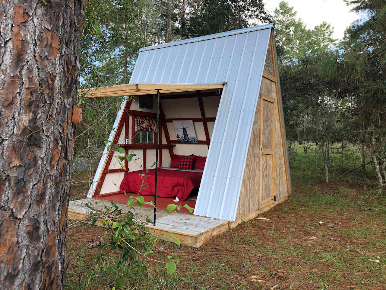 AFrame cabin tent at The Olive Grove
TV, AC, comfortable and peaceful.