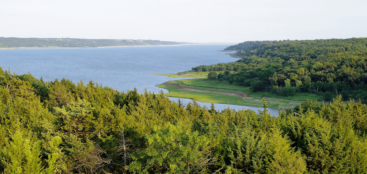 Blue Vista KS Lakeside Getaway