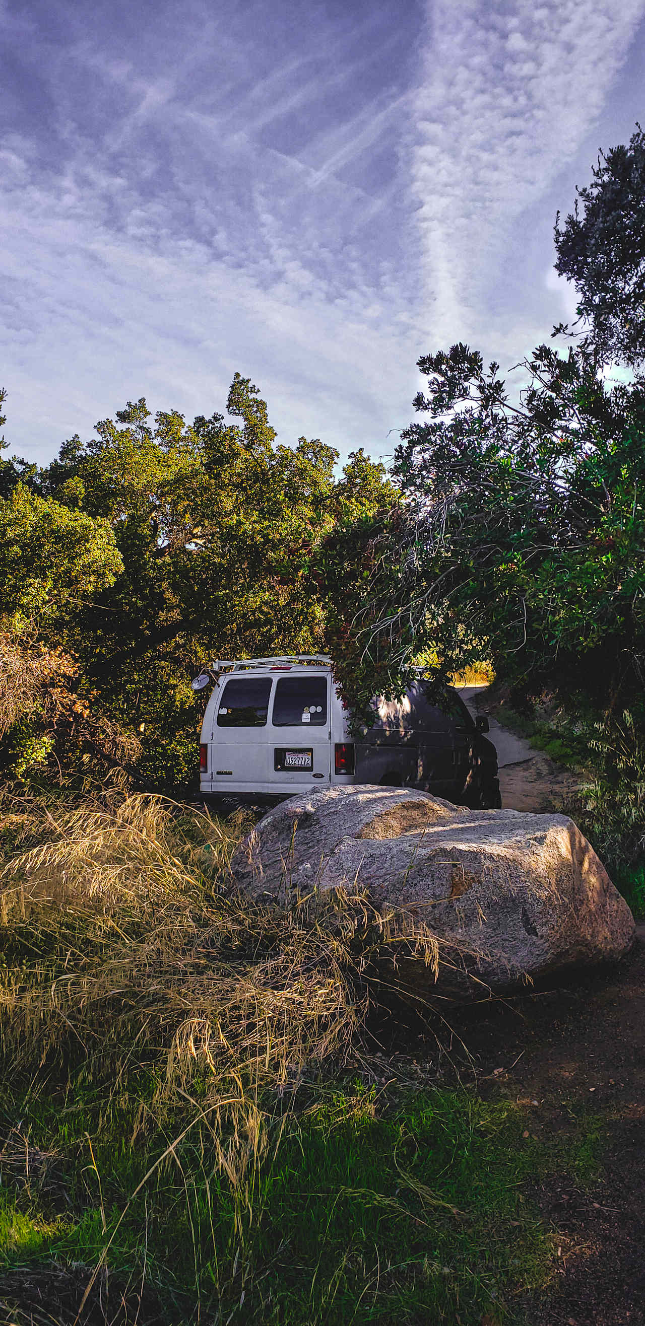 When there is no one here you can just back right up to the trail head. One of the coziest places to sleep.