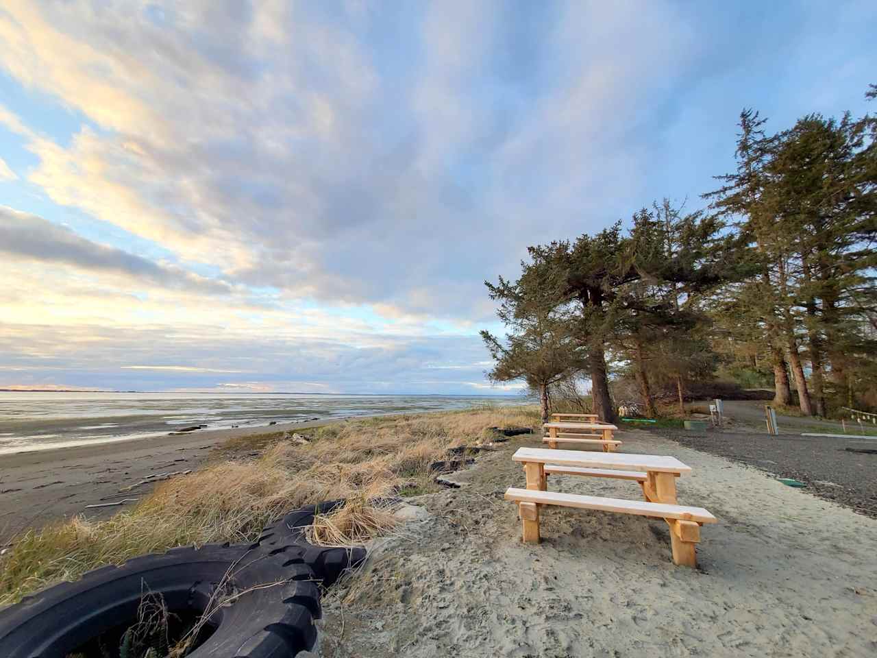 Picnic table