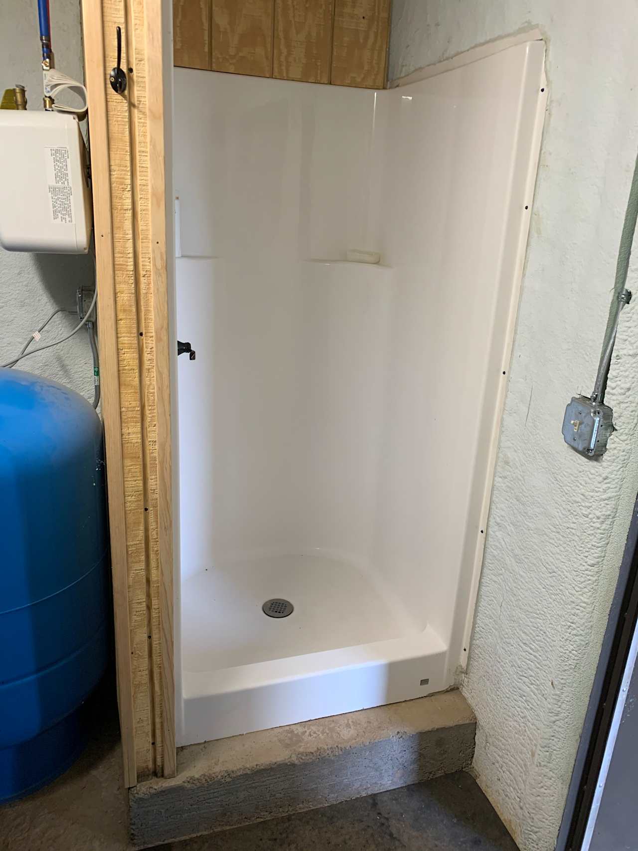 Full shower in basement.