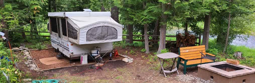 Pop-ups or mini trailers up to 15’ are a great fit for the Cedar Grove Campsite!