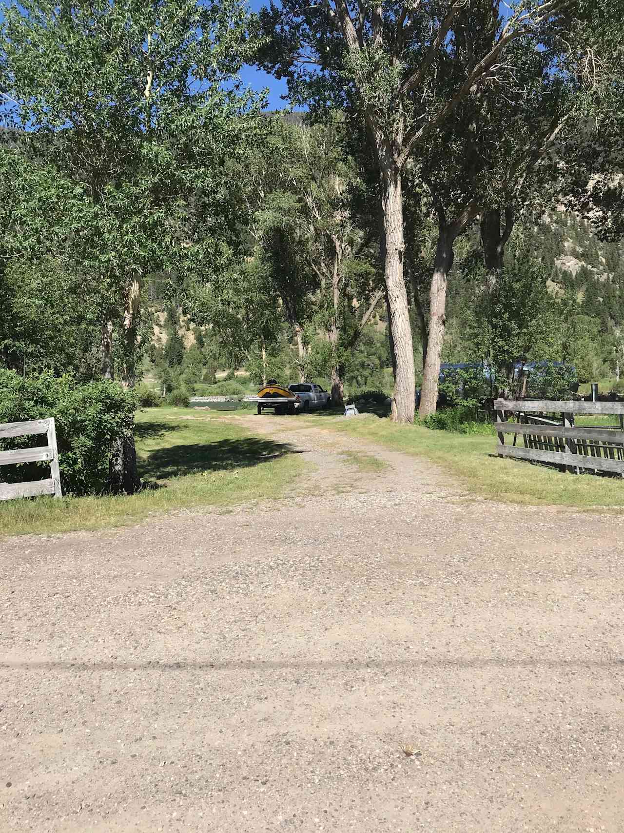 Entrance to the campsite from East River Road