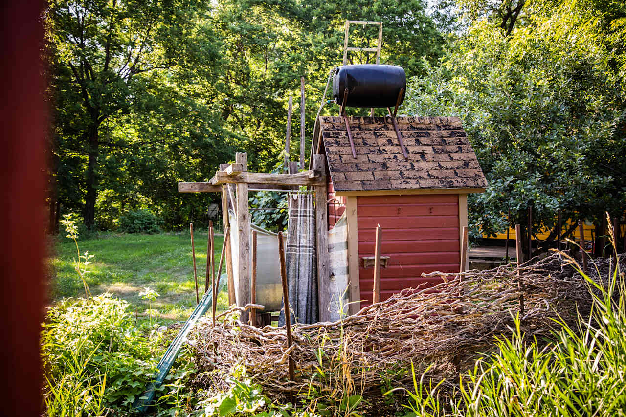 The fence surrounding the solar shower is nothing short of perfect. :)