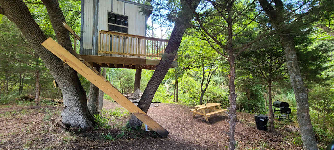 Treehouse on the Creek