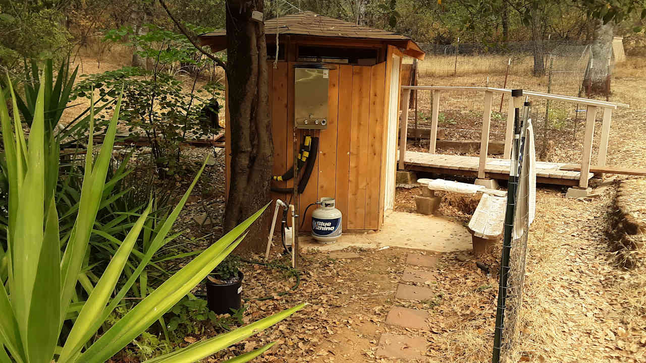 Secluded High Creek Side Cabin-Deck