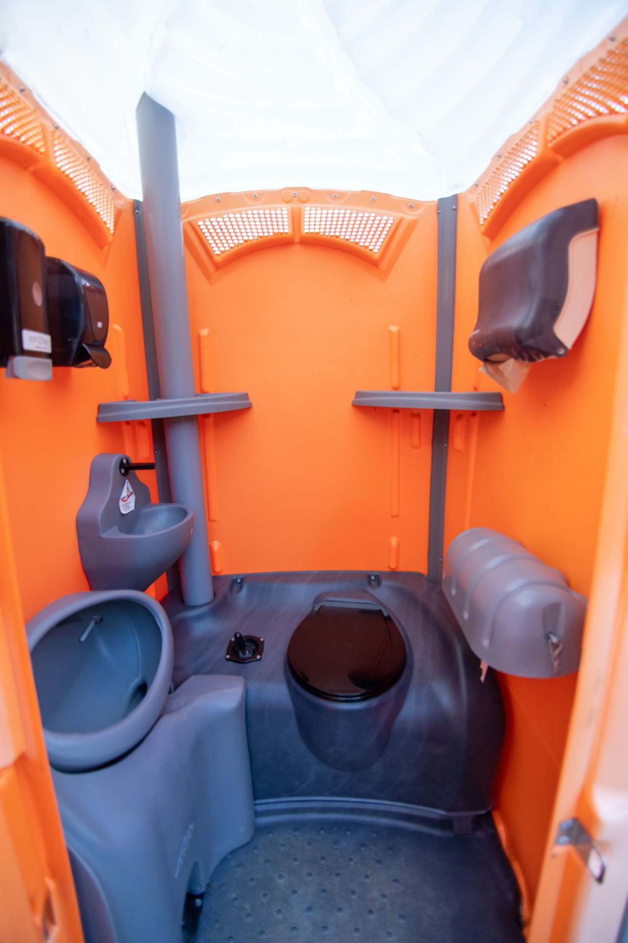 Very clean portable toilet 