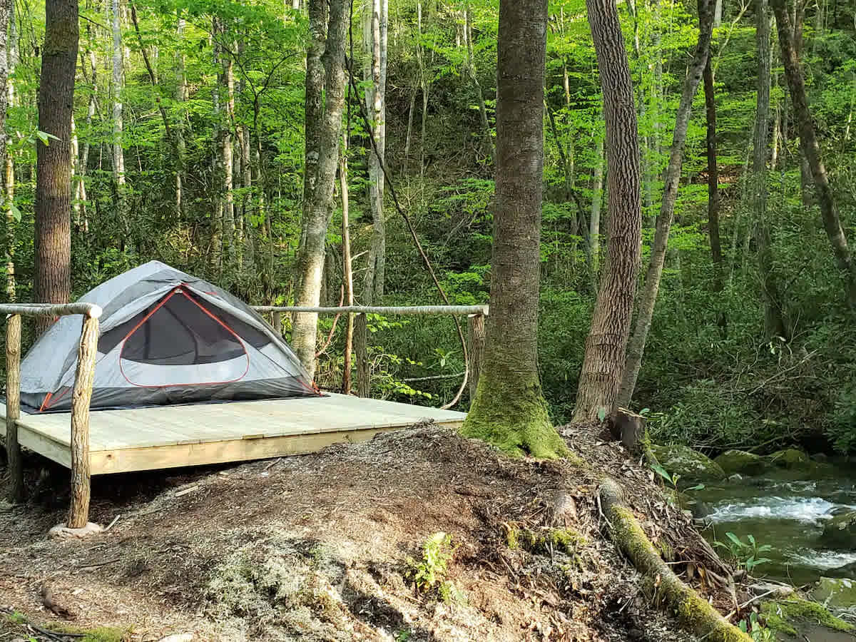 10x12 platform with tie down eyes. It is located only inches from Squally Creek!