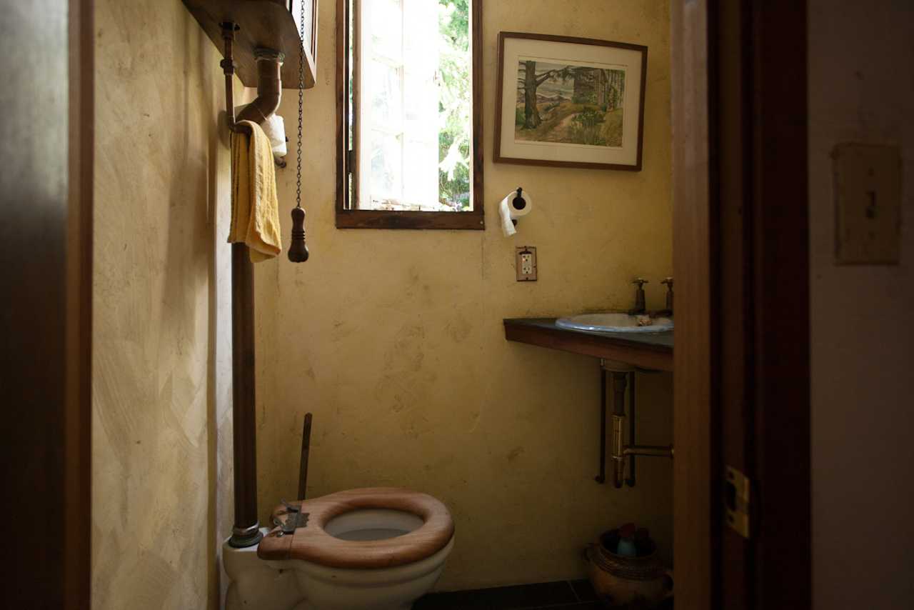 Old-fashioned Loo