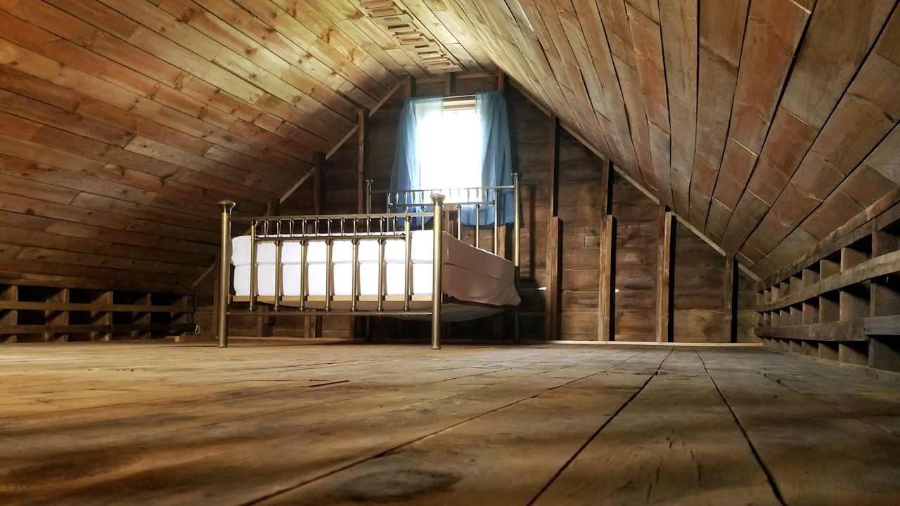 Loft bedroom contains a full sized bed with sheets -- you bring the bedding and/or pilows.