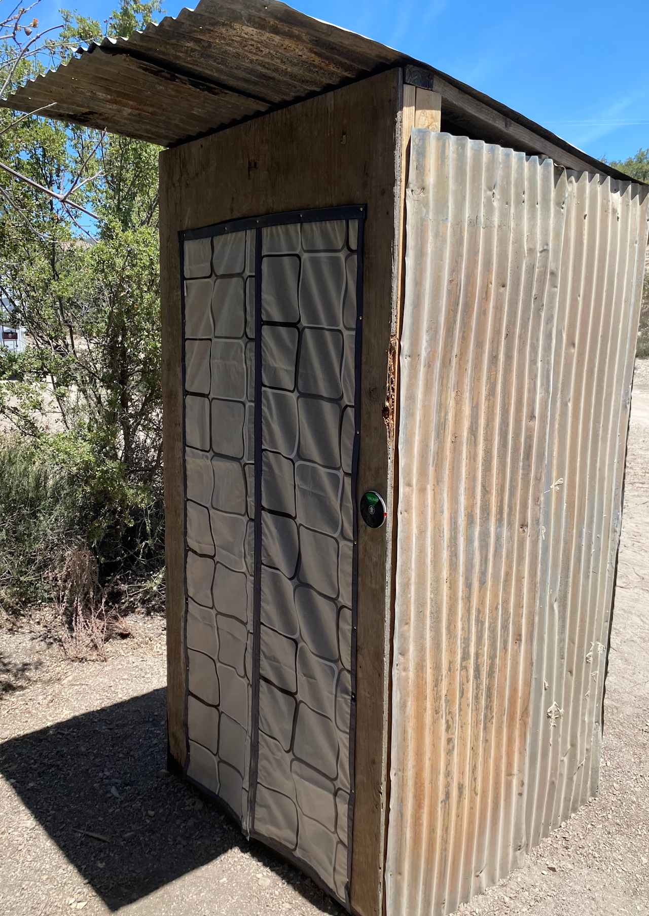 The new potty-house with a classy cover!