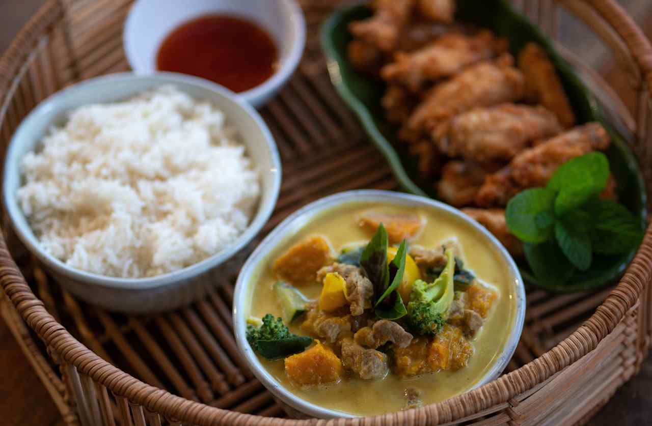 ploen's delicious red curry and chicken wings