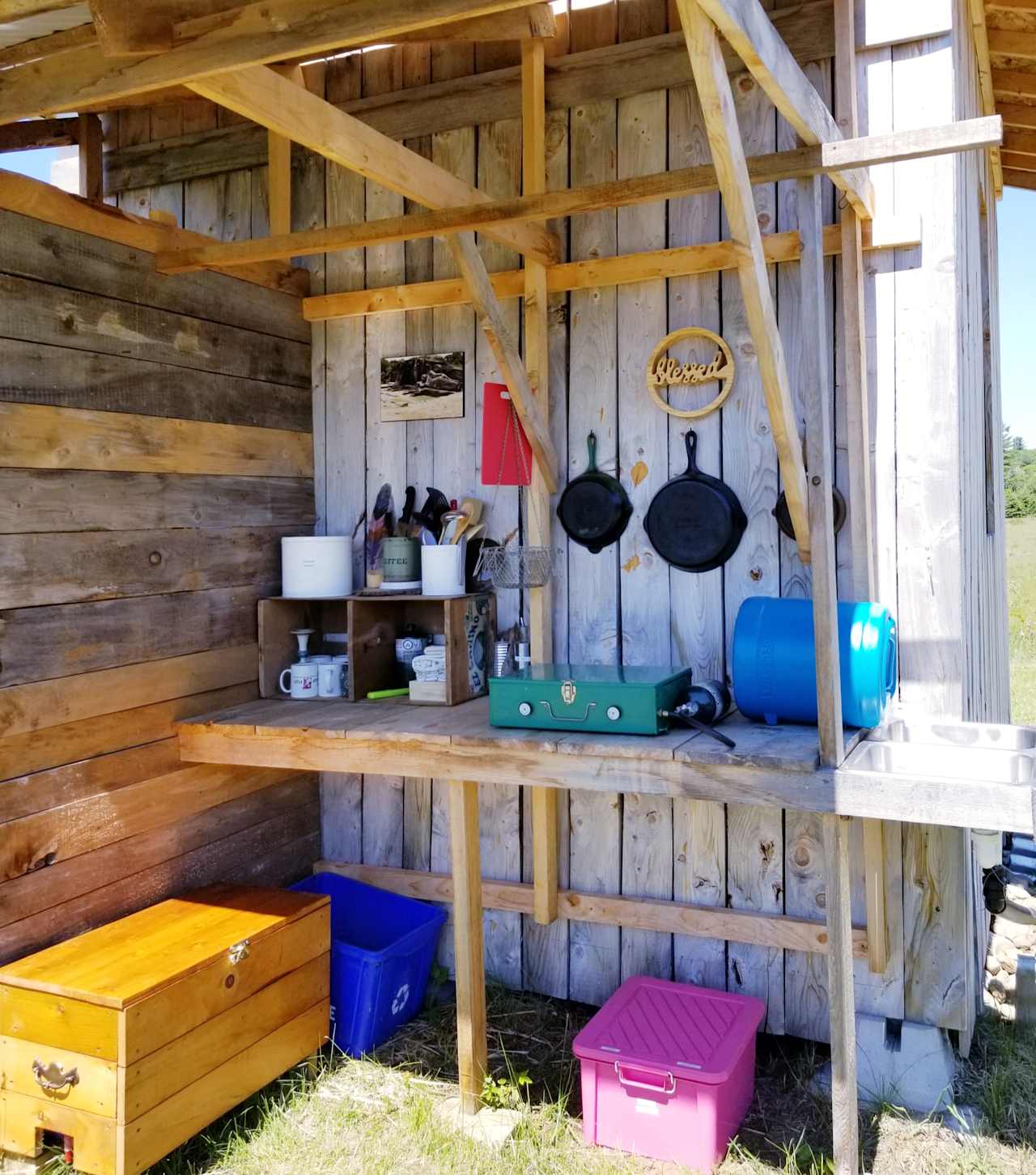 The kitchen area with cooler box (on the ground).