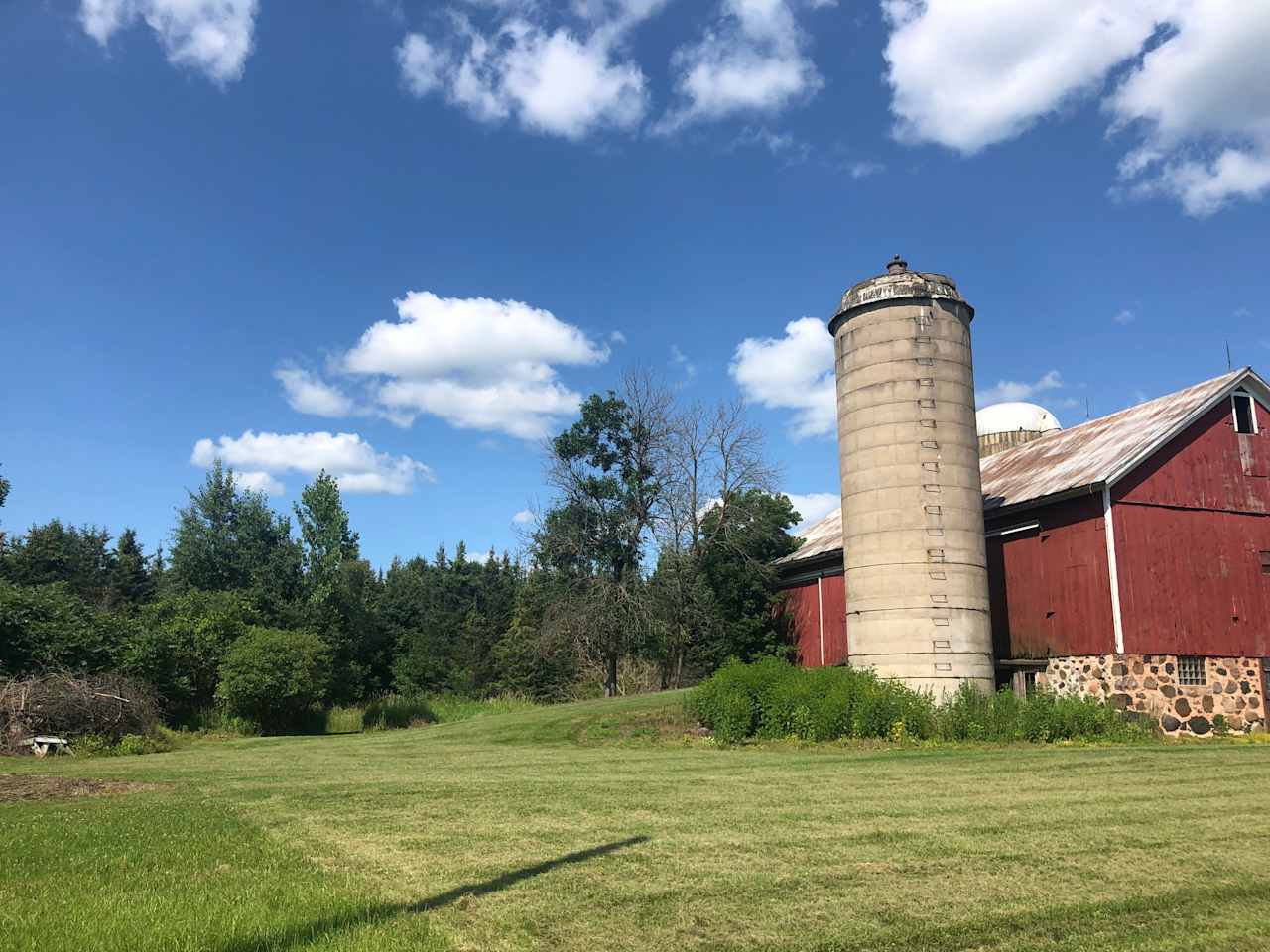 Barn and walking trail through the trees allowing a complete circumference around the barn.