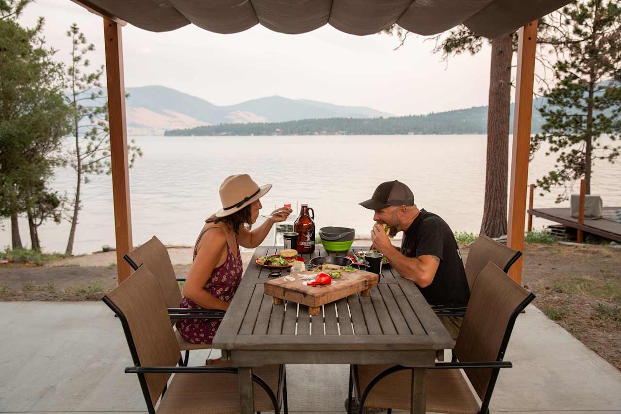 We had a lovely dinner at the dining table with amazing view of the lake.