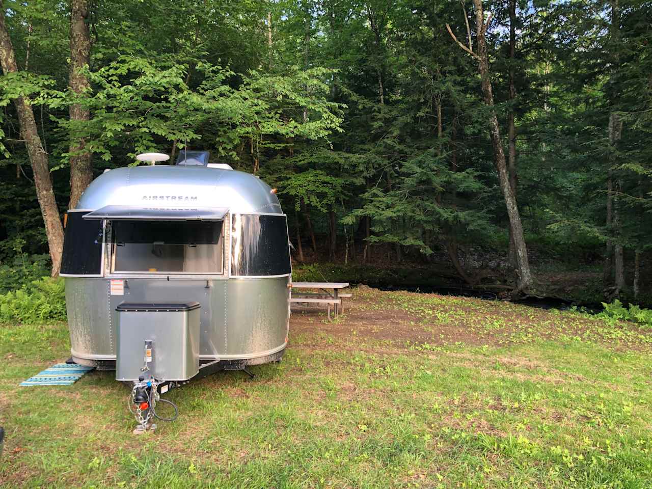 This spot doesn't have an RV symbol but even with my not a lot of clearance trailer, I got through the field just fine during a rainy summer.