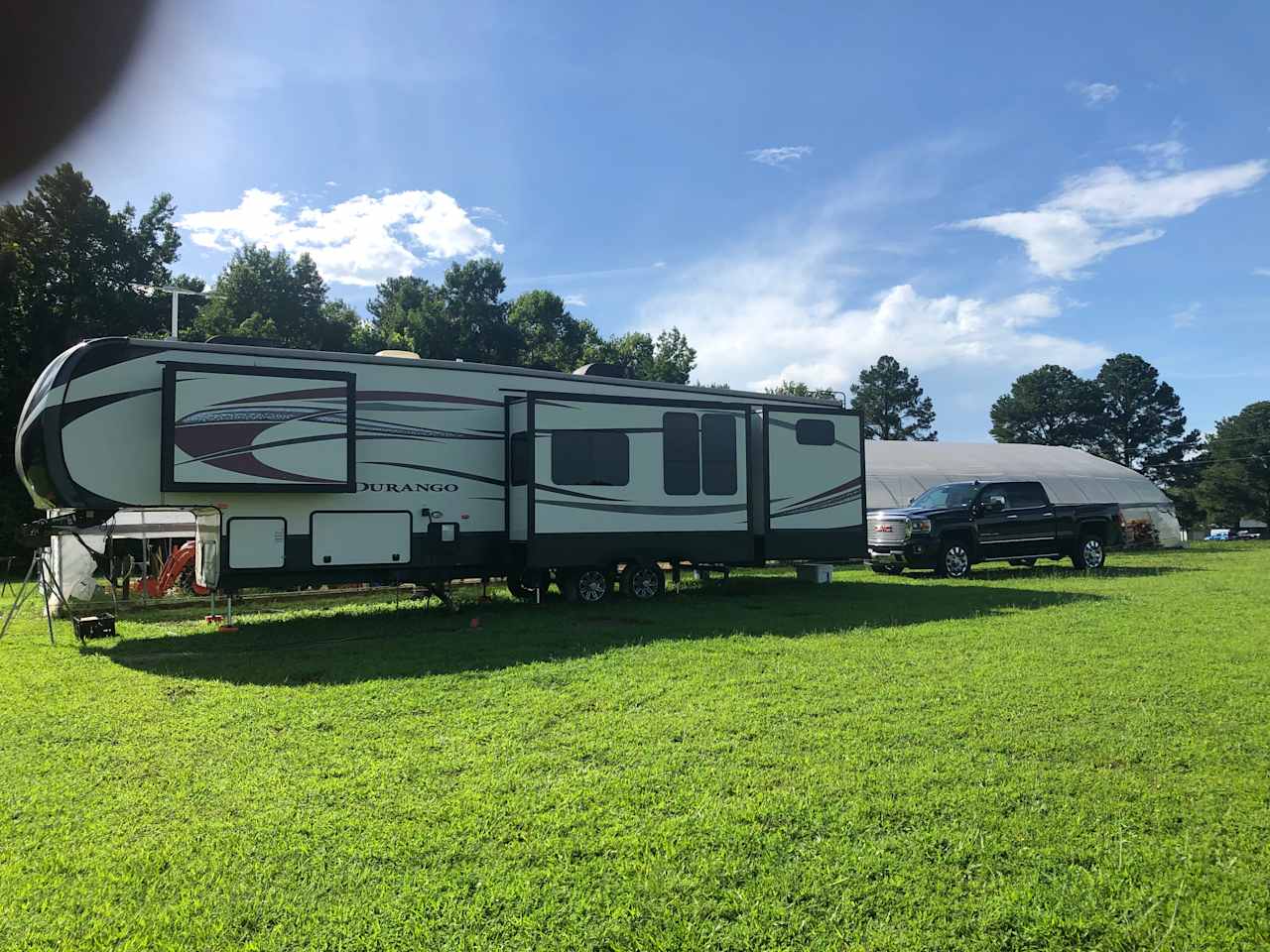 40 feet 5th wheel docked