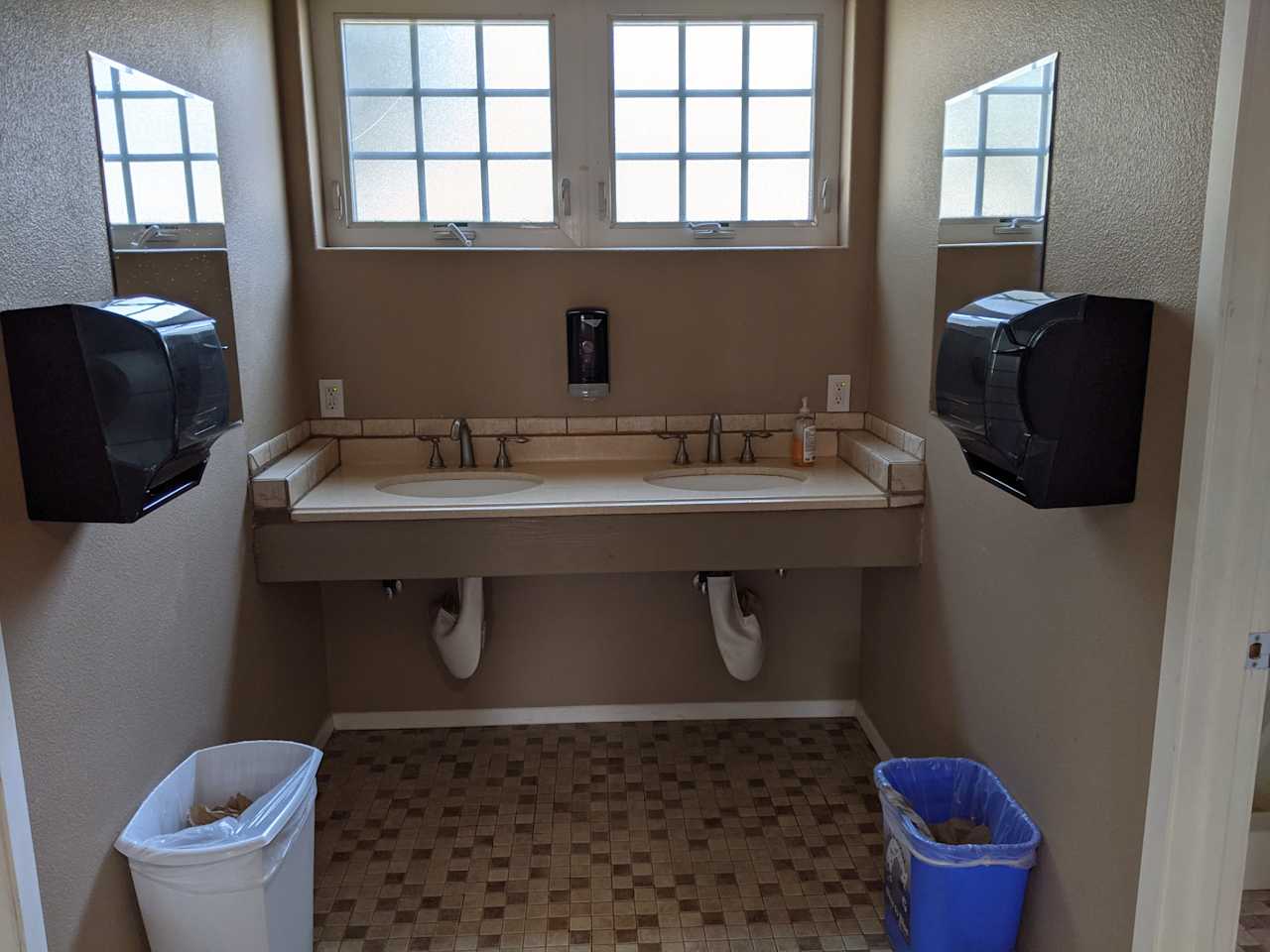 Two big sinks placed between the shower rooms.