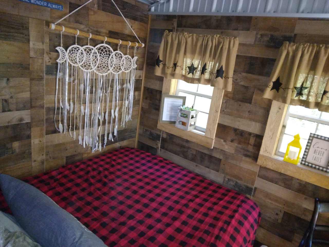 Angie's Country Cabins B&B