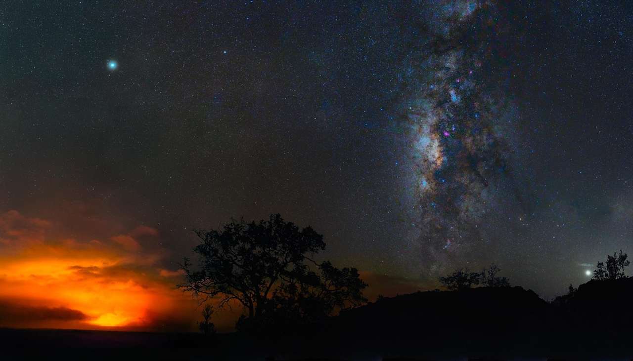 Glow from the recent eruption 🌋 night sky