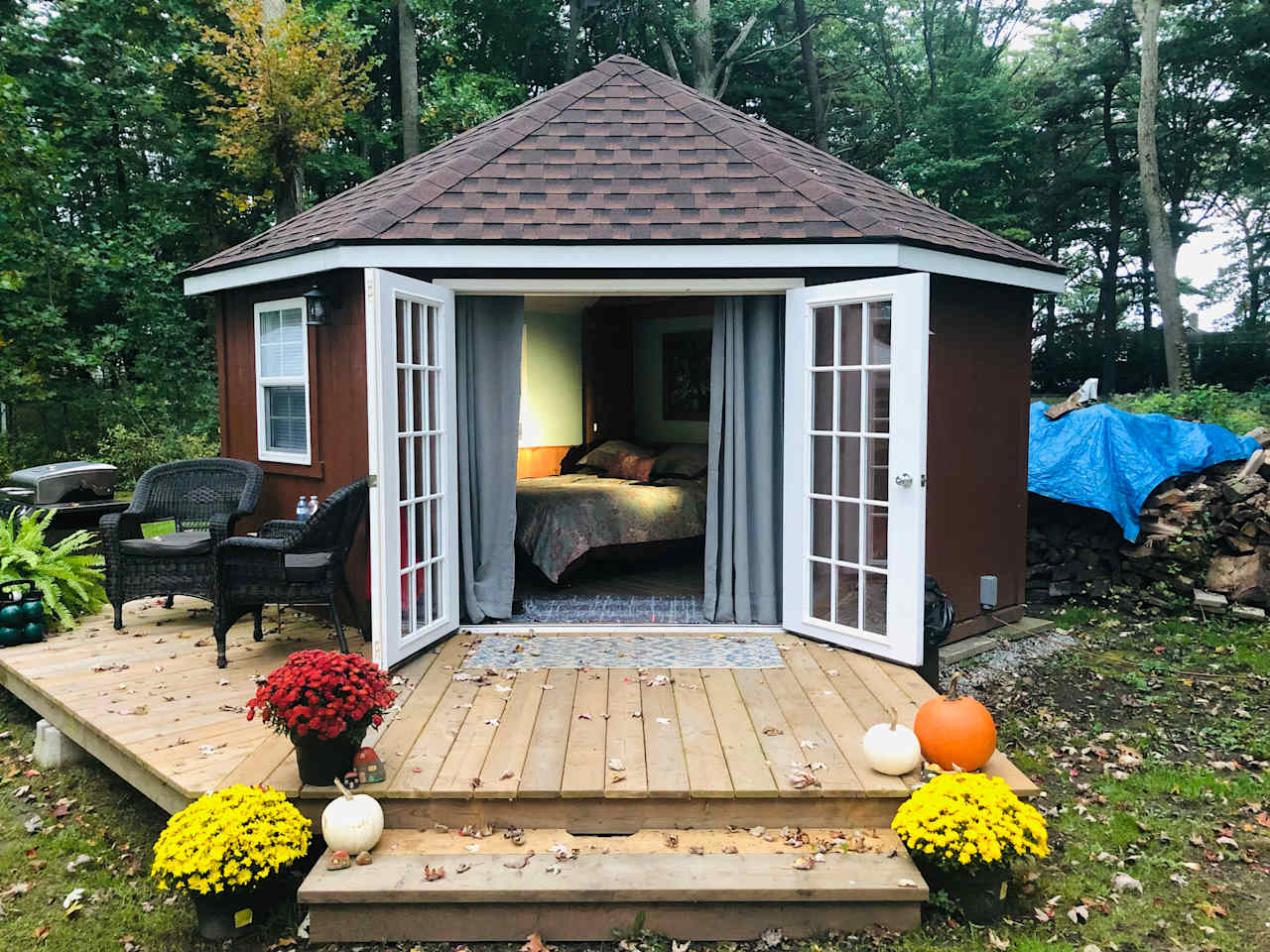 Cabin close to Lake Erie and trails