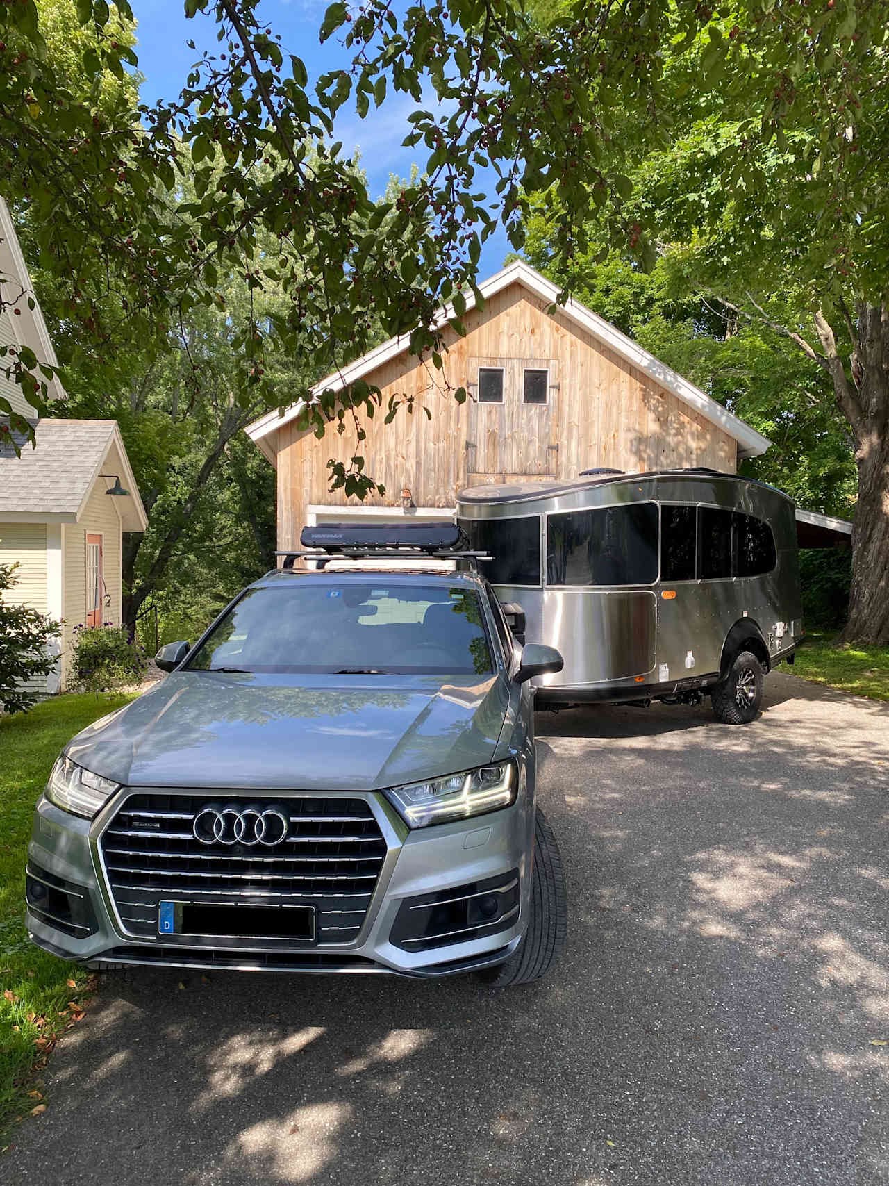 The driveway is flat and easy to position your RV.