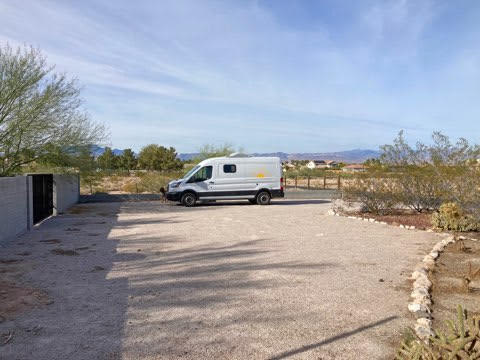 Beagletopia Among The Desert