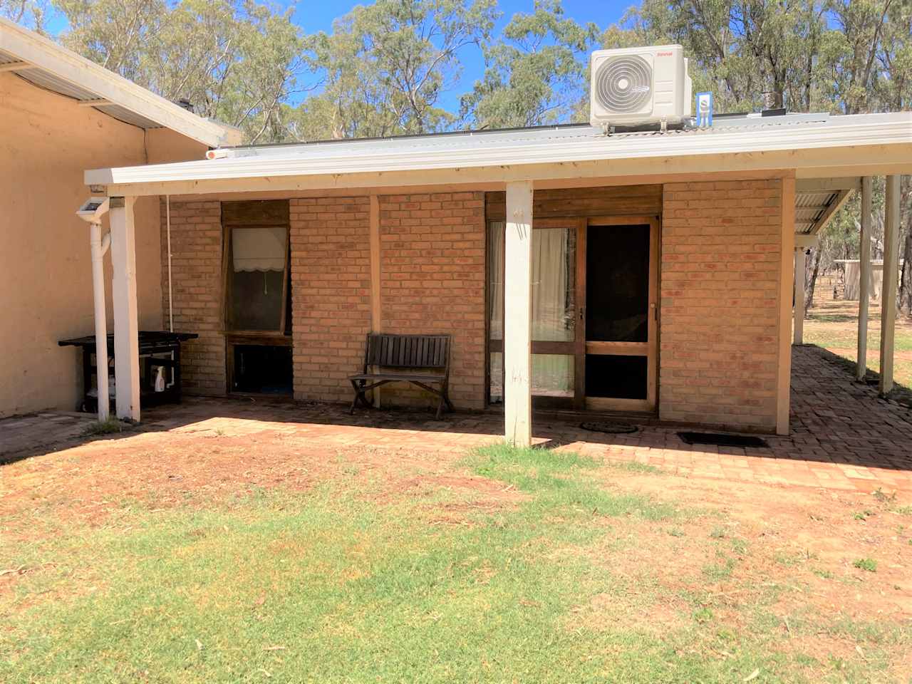 External view of lodge accommodation.