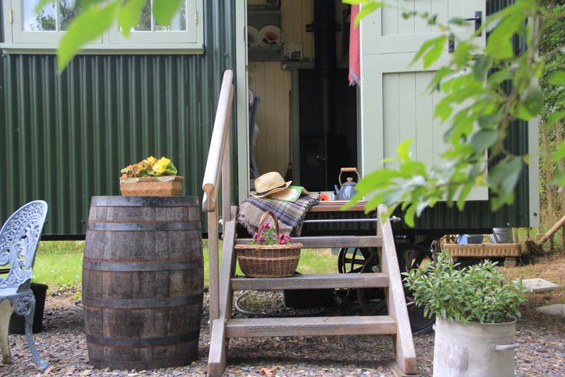 Farmer Oaks Hut