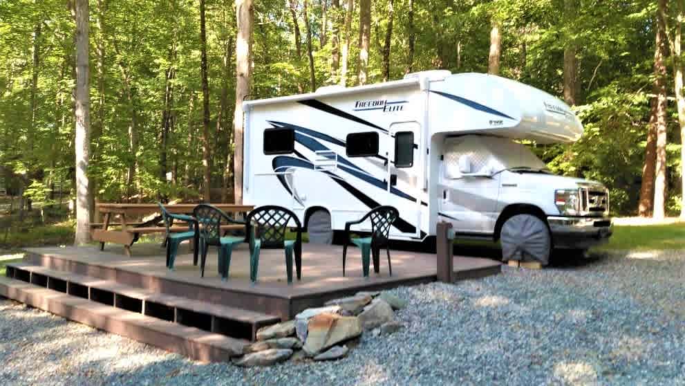 Private camp site with water access to Lake Anna, VA