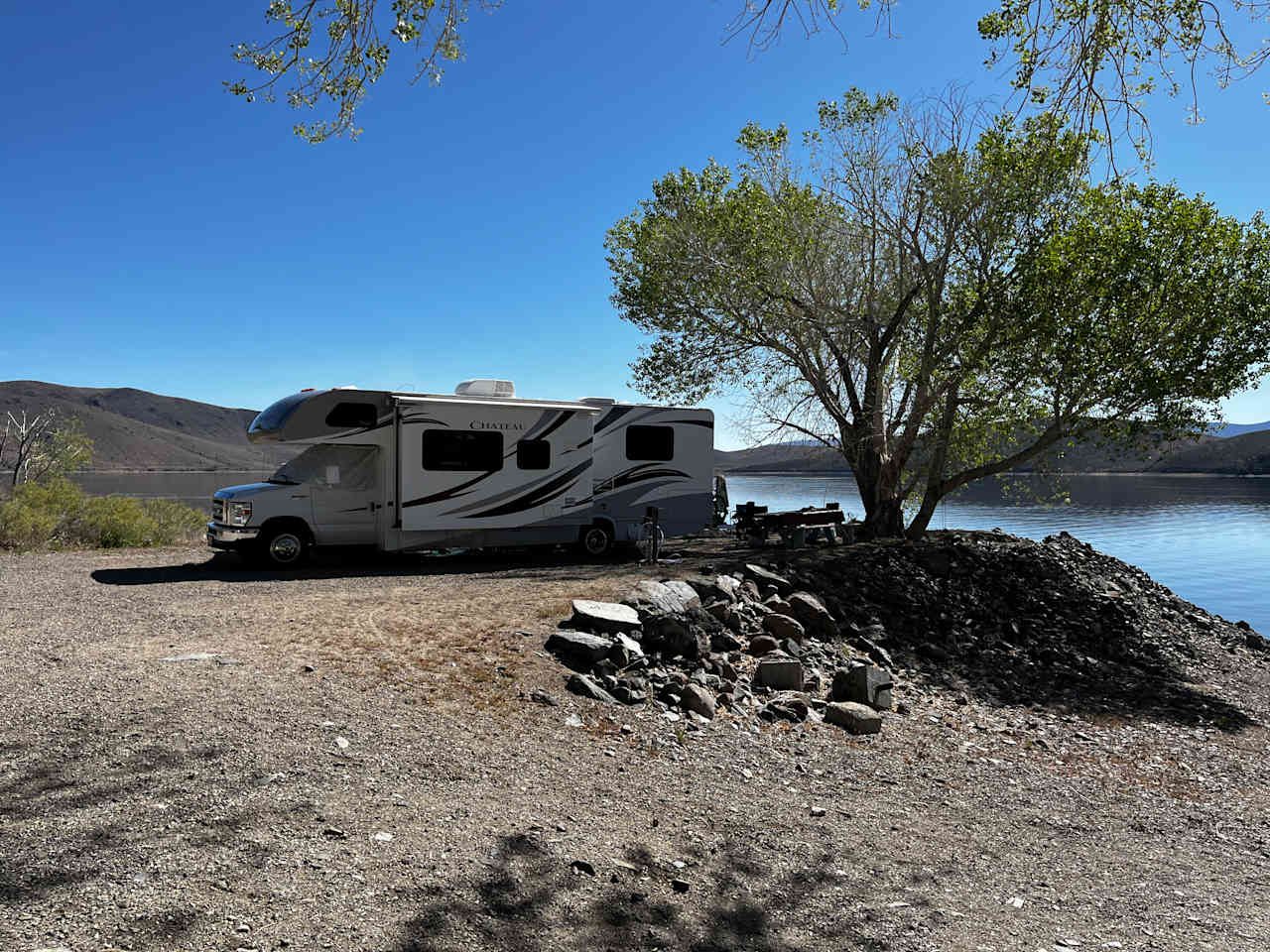 Water front on Topaz Lake