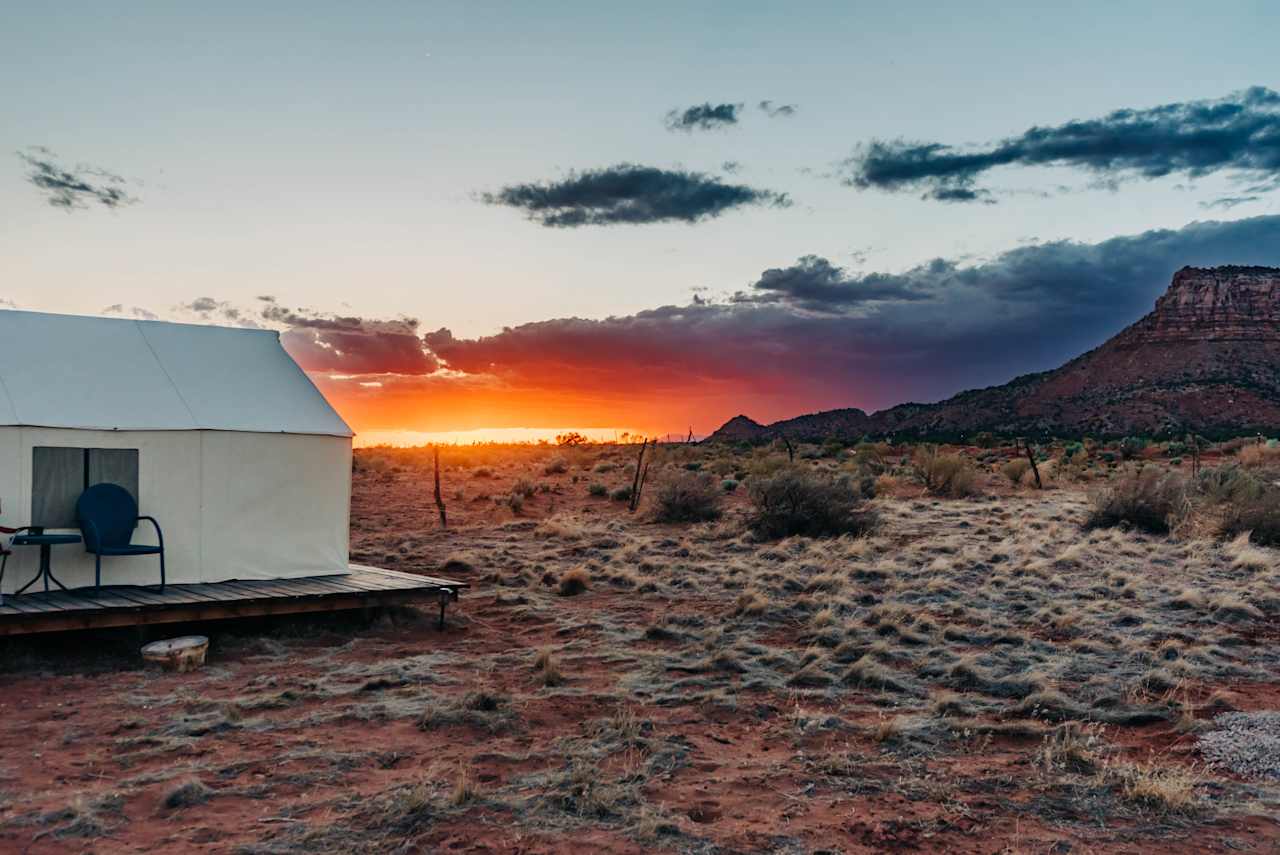 Land Beyond Zion TentVan Glamp Camp