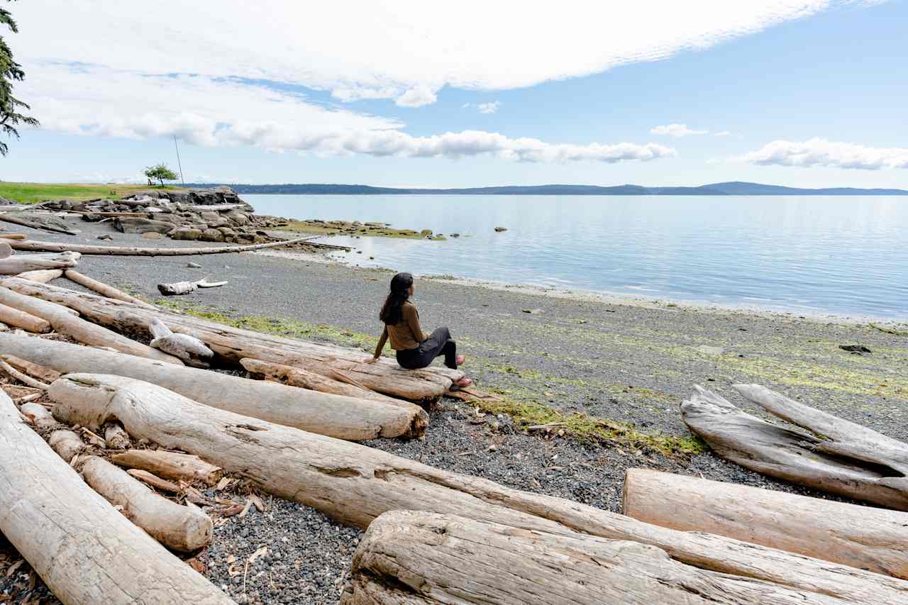 This nearby beach is only a 10 minute walk from the house/campsite. It's best visited in the morning or at low tide