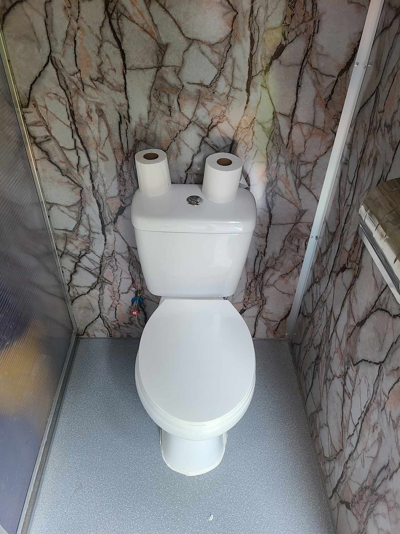 Running water toilet