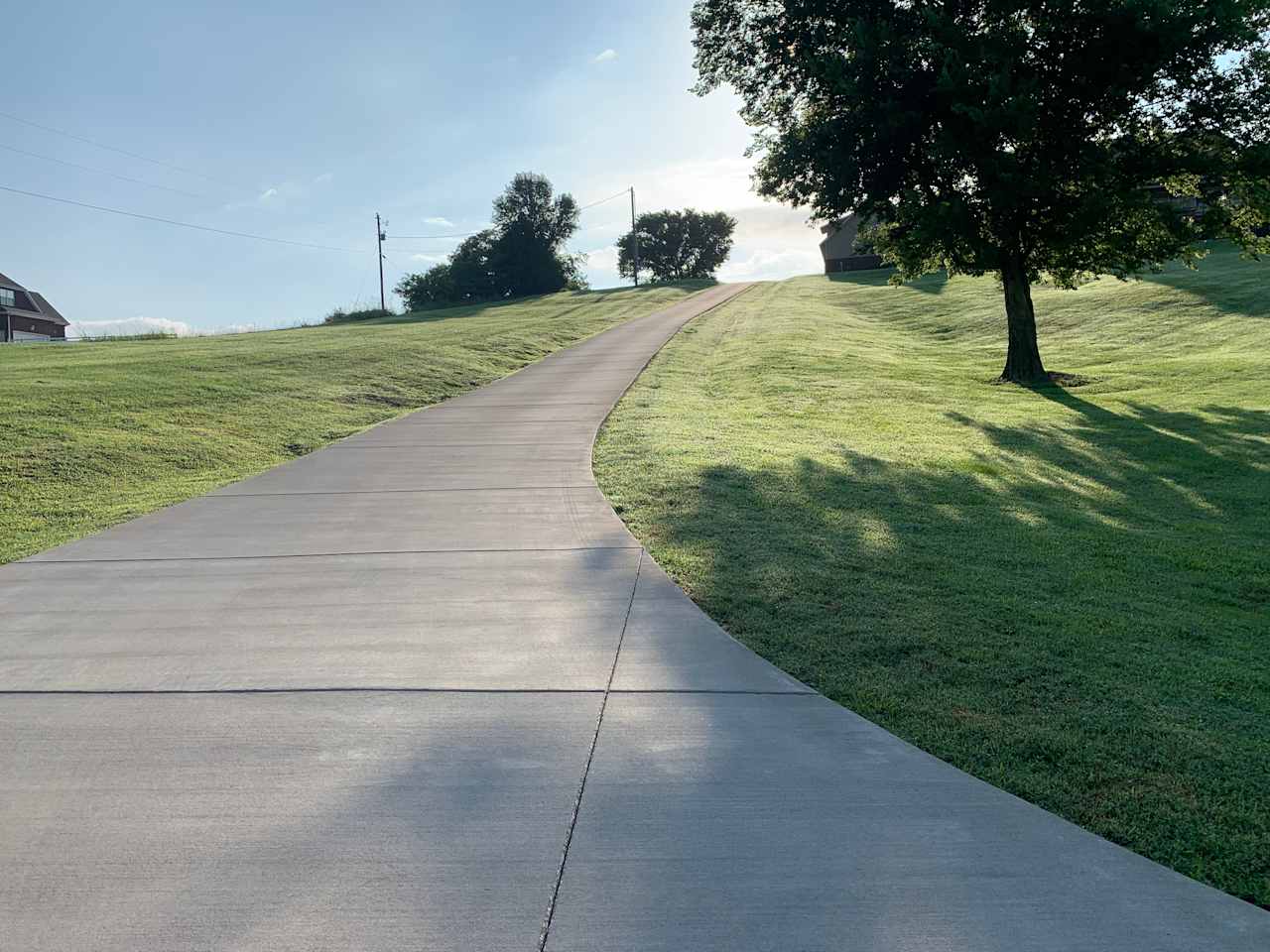 Don’t be intimidated by the steepness of the driveway. We had no issues. 