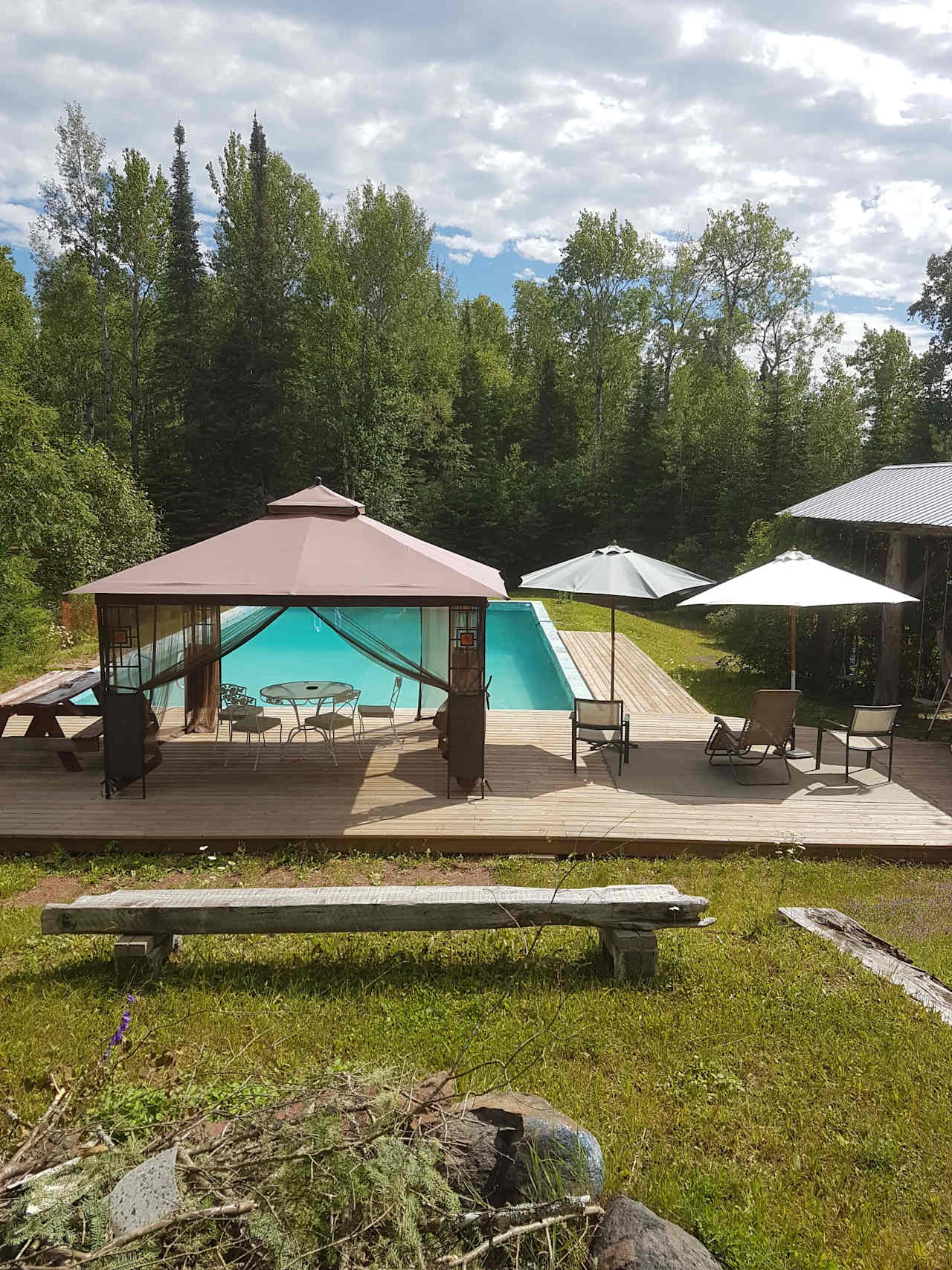 Peaceful Poolside Bliss!