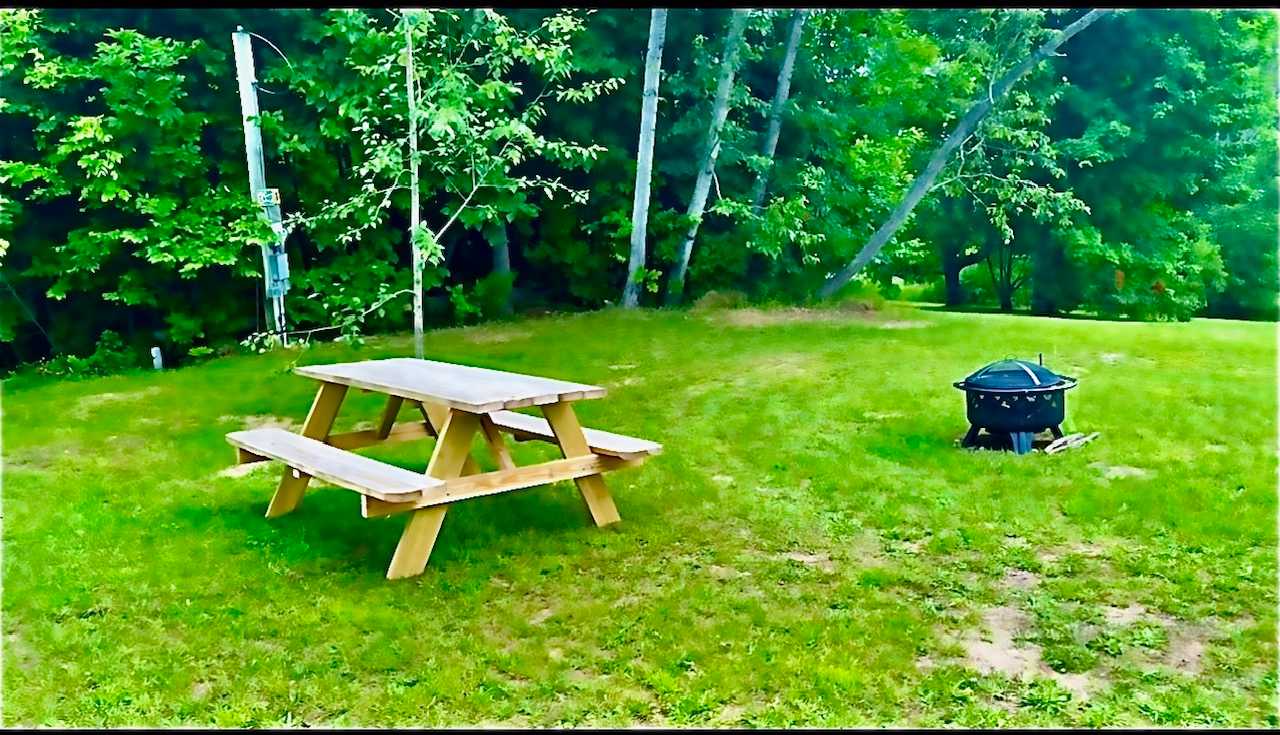 Campsite #1 Picknic table and fire ring with attached adjustable grill grate for BBQ ;)